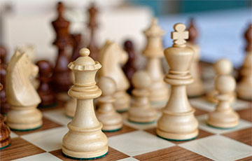 Украинским шахматистам рекомендовали не пожимать руки спортсменам из Беларуси