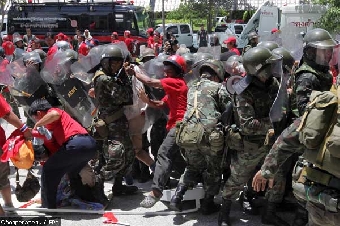 Военные начали штурм укреплений оппозиционеров в Бангкоке