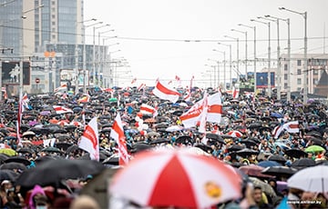 Год назад на Марш Гордости в Минске вышло более 100 тысяч человек
