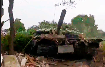 «Еще горячий!»: бойцы ВСУ захватили московитский танк Т-72Б3 в Херсонской области