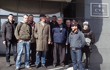 В Минске бригада кровельщиков объявила бойкот суду