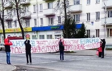 «Сопротивление - наш долг!»: жители Молодечно вышли на акцию