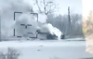 Украинские десантники подбили технику врага: боевая машина РФ горит и детонирует ее боекомплект