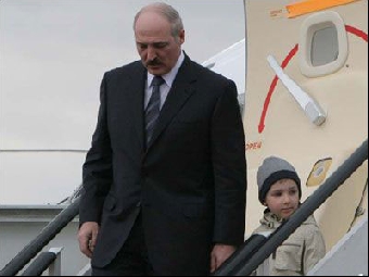 Лукашенко улетел  в Россию