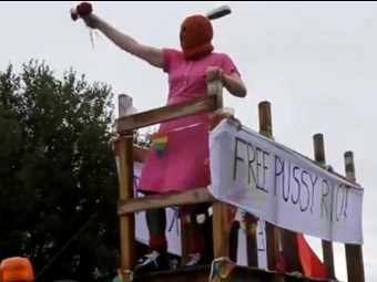 Мэр Рейкьявика проехал по городу в образе Pussy Riot