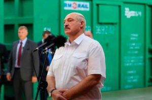 Лукашенко намерен внести в Конституцию «решительные» изменения