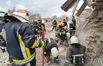 Во Львовской области московитская ракета упала на жилые дома: четыре человека погибли