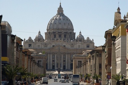 Бывший посол Ватикана пошел под суд за домогательства к детям