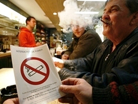 60% белорусов против курения в кафе и ресторанах