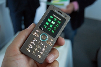 Sony Ericsson выпустила телефон из переработанных бутылок