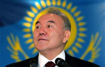 Назарбаева призвали уйти из власти