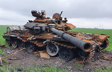 Украинские бойцы уничтожили колонну новейших московитских танков Т-90М «Прорыв»