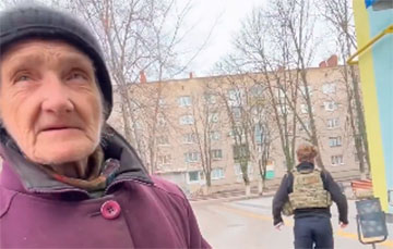 Бойцы ВСУ спасли бабушку под жестокими обстрелами московитов: мощное видео