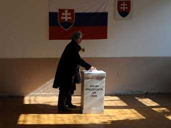 Низкая явка помешала избрать президента Словакии в первом туре