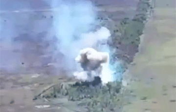 Поднялся дымовой «гриб»: ВСУ точным ударом уничтожили московитский склад БК