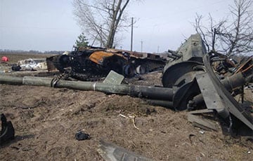 Украинцы разбили колонну бронетехники оккупантов в Черниговской области