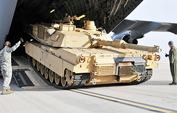 США передали Польше партию HIMARS и танков Abrams
