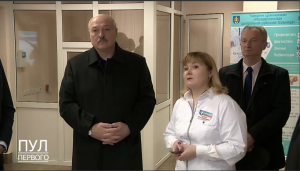 Лукашенко потребовал поставить на место врача Мартова: «Если там есть политика»