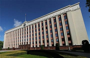 Управделами Лукашенко игнорирует диктатора