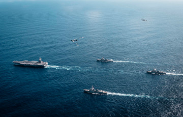 Американский авианосец зашел в Карибское море