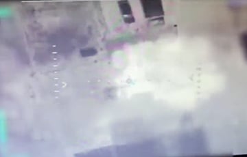 Украинская аэроразведка показала ночную атаку дронов на технику противника