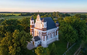 На сводах 500-летнего храма в Мурованке появились трещины