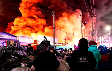 В московитском Ростове масштабный пожар: со взрывами пылает крупнейший вещевой рынок