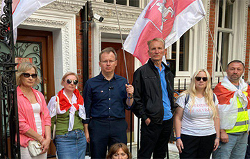 Беларусы Лондона почтили память Алеся Пушкина