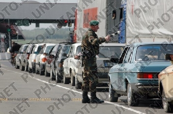 На границе с Украиной огромные автомобильные очереди
