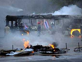 Число пострадавших в таиландских беспорядках приблизилось к сотне