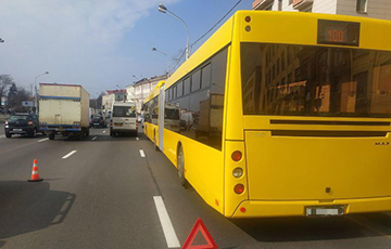 Два городских автобуса столкнулись в Минске