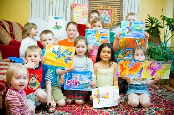 Рисунки воспитанников Ждановичского детского дома будут выставлены на благотворительный аукцион