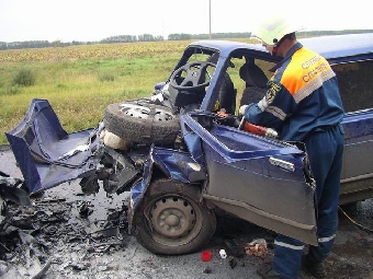 Лобовое столкновение легковых машин из-за разлитого масла произошло в Минске