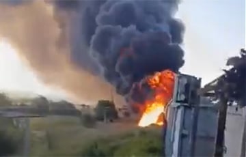 ВСУ атаковали московитский бензовоз на полном ходу: эпичное видео