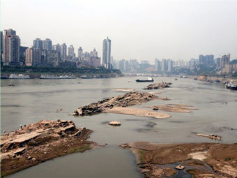 Из-за засухи на Янцзы ограничили судоходство