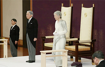 Официально: Японский император отрекся от престола