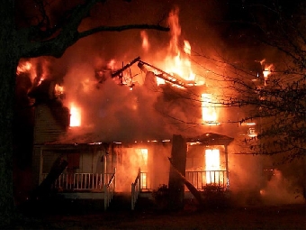 Двое маленьких детей заживо сгорели в доме в Пуховичском районе