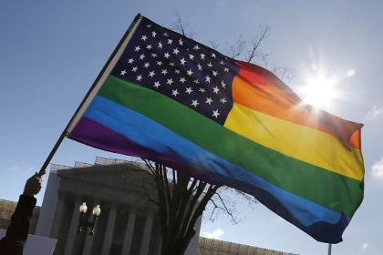 В США гомосексуальная пара склонила российского подростка к невозвращению
