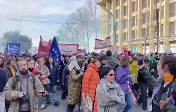 В Тбилиси возобновились массовые протесты из-за закона об «иноагентах»