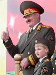 Какое звание у офицера запаса Лукашенко, не знает даже Минобороны