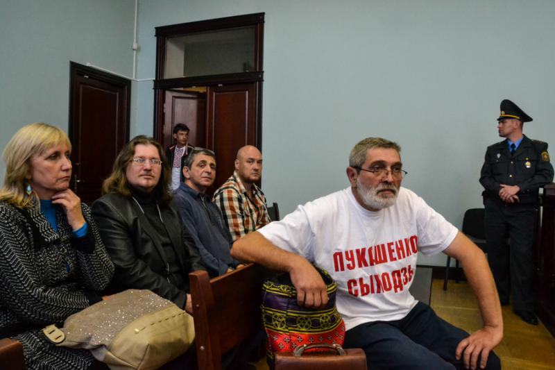 Юрий Рубцов пришел в суд в майке «Лукашенко, уходи»