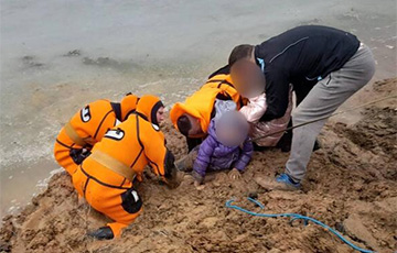 Две школьницы увязли по пояс в «зыбучих песках» Лошицы