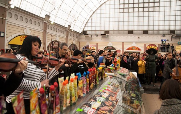 Одесский оркестр устроил «европейский флеш-моб» на Привозе (Видео)