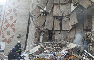 В Лимане московитские оккупанты разрушили девятиэтажный дом