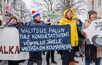 В Эстонии не утихает забастовка тысяч учителей