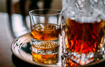 Ученые назвали количество алкоголя, которое поможет работе мозга