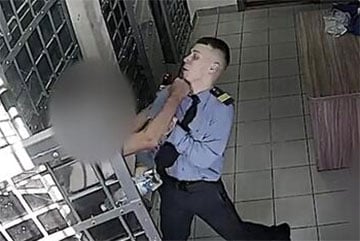 Брестчанин бросился с кулаками на милиционера прямо в РУВД