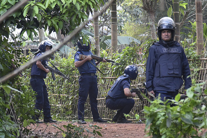 Два террориста-смертника подорвали себя в Бангладеш