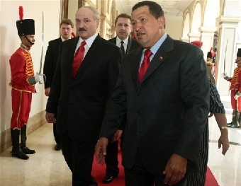 Чавеса критикуют в Венесуэле за связи с диктатором Лукашенко