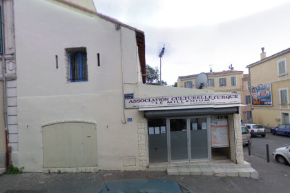 В Марселе здание турецкого культурного центра забросали коктейлями Молотова